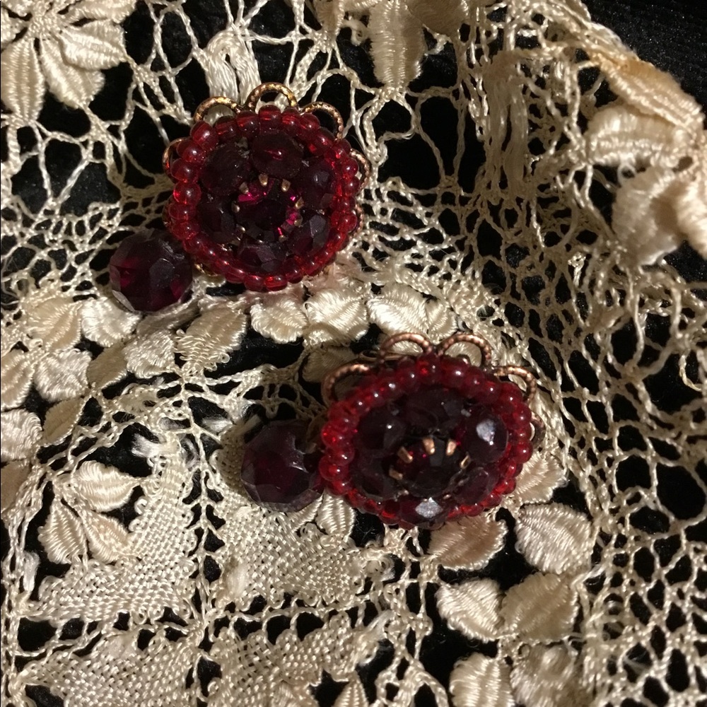 ViNTaGe Red Clip-on Earrings
